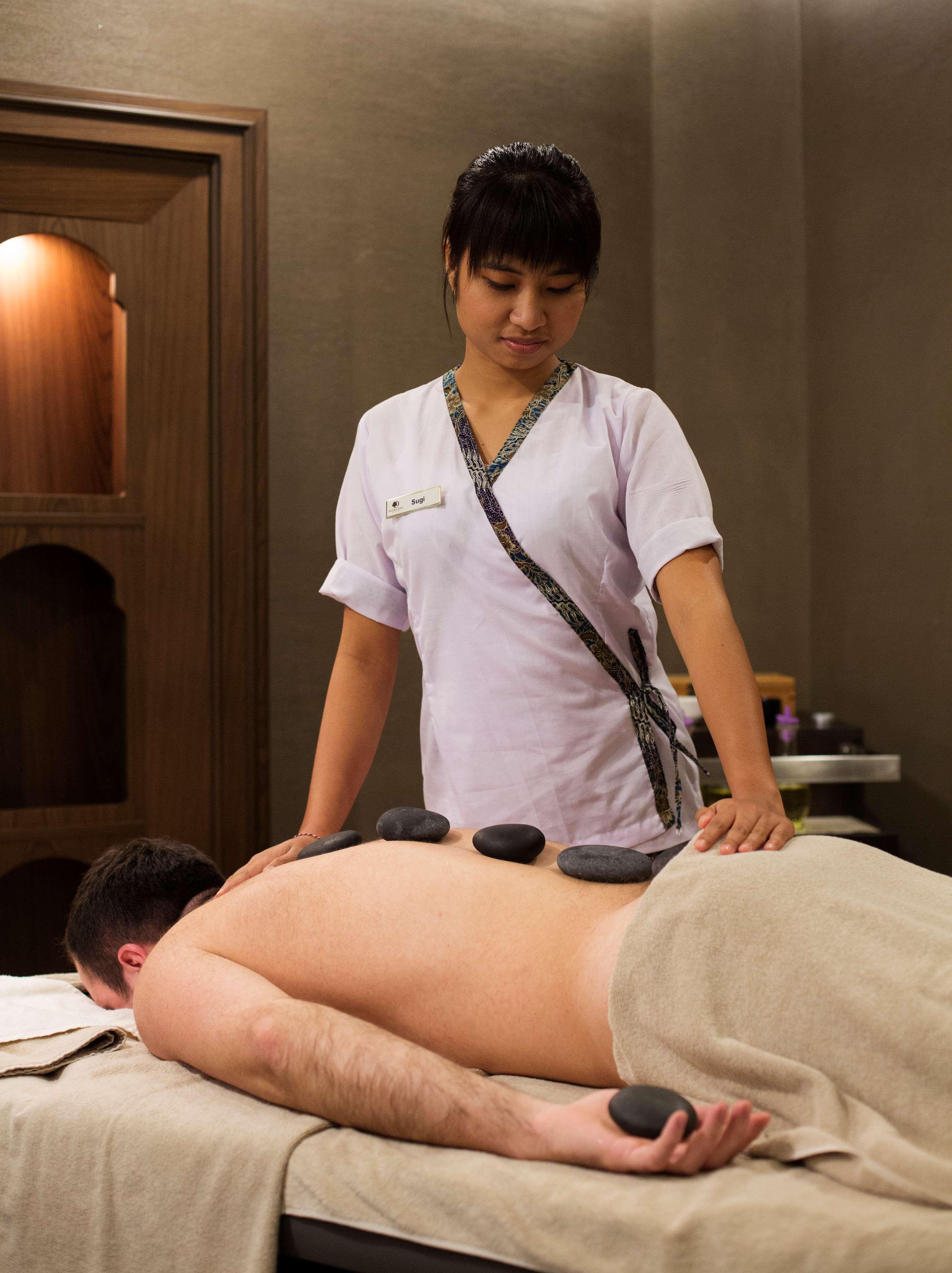 Doubletree By Hilton Istanbul-Avcilar Hotel Bagian luar foto Hot stone massage
